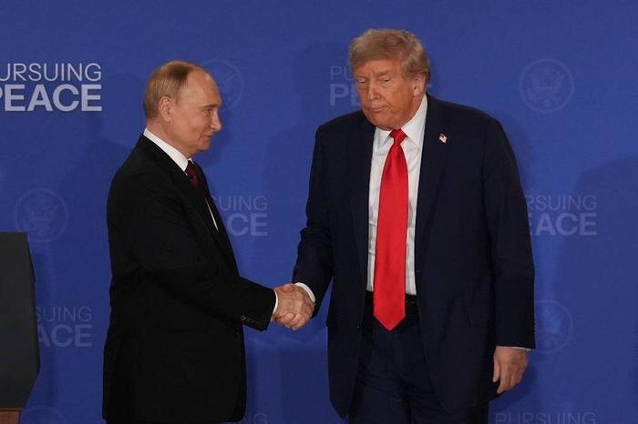 Владимир Путин и Дональд Трамп. Обложка © ТАСС / AP / Jae C. Hong