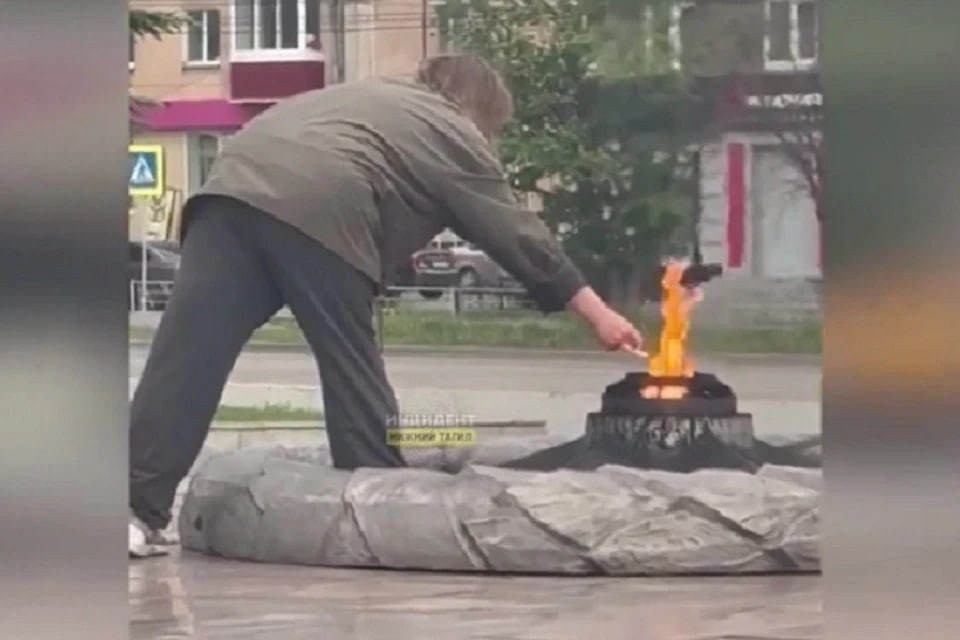    Действия женщины попали на видео. Фото: скриншот видео