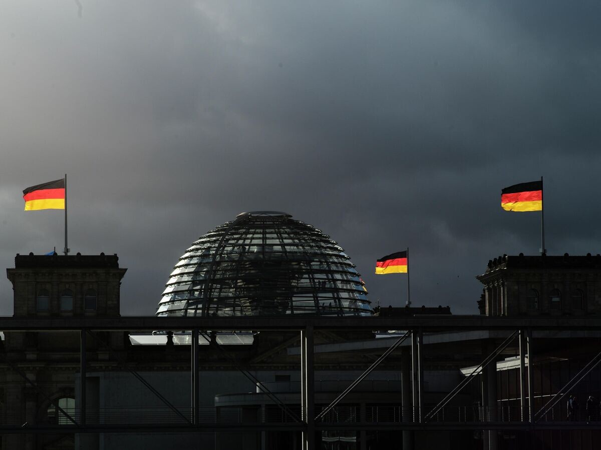    Флаги на здании бундестага в Берлине, Германия | © AP Photo / Markus Schreiber