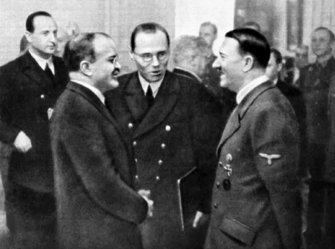 Вячеслав Молотов и Адольф Гитлер на встрече в Берлине, ноябрь 1940