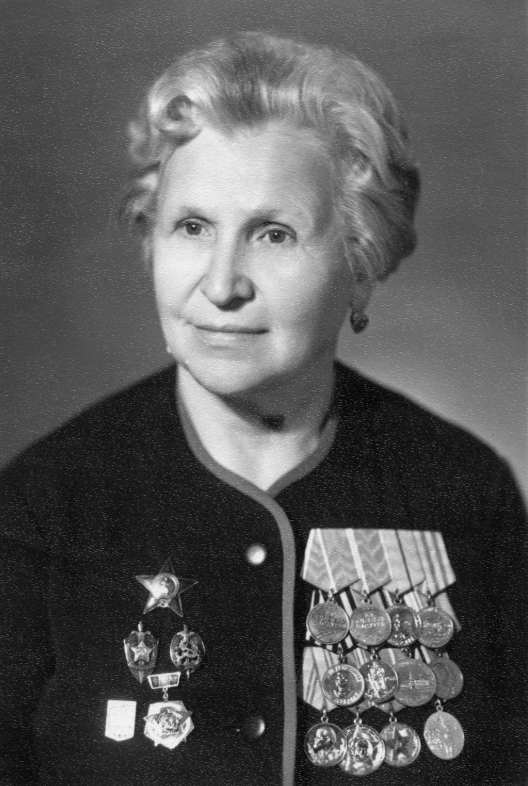 А.Ф.Филоненко (1918-1998). Источник - https://aif.ru/society/history/zheleznaya_volya_anny_filonenko_nastoyashchaya_istoriya_radistki_ket
