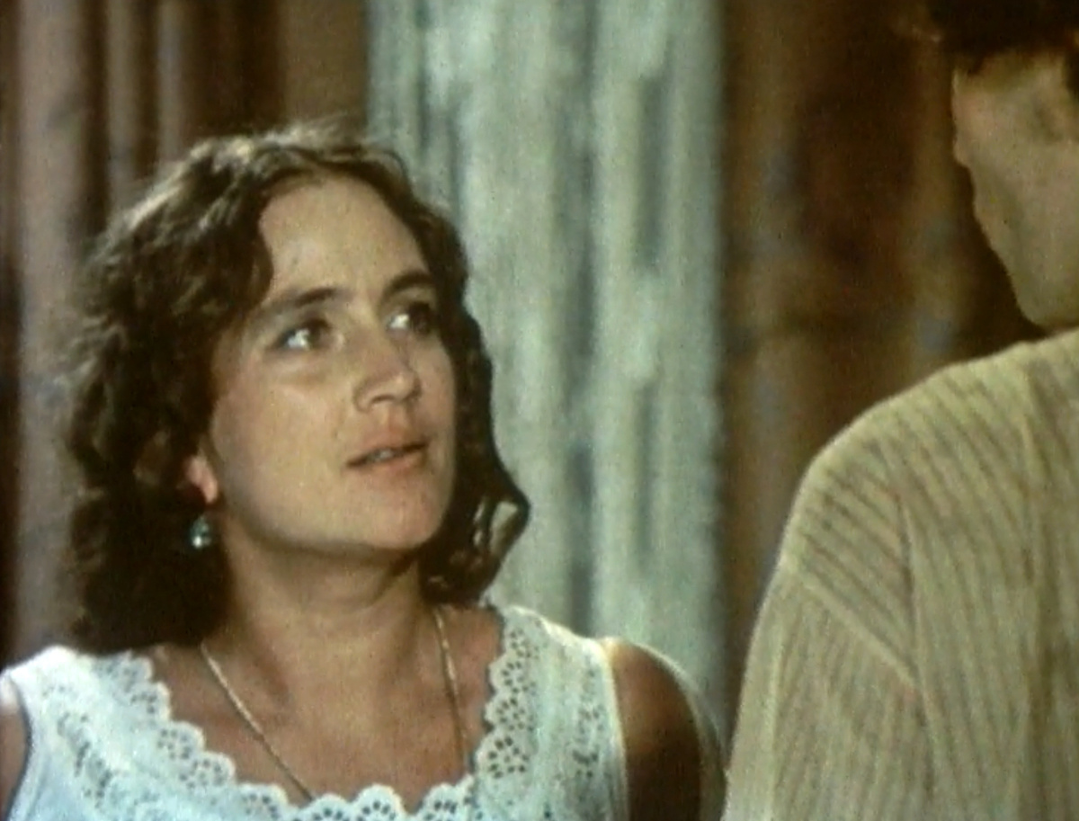 Ирина Бунина в роли Лушки. Кадр из кинофильма "Вечный зов", 1973-1983 гг., режиссеры Владимир Краснопольский, Валерий Усков, сценаристы Анатолий Иванов, Константин Исаев, композитор Леонид Афанасьев (скриншот)