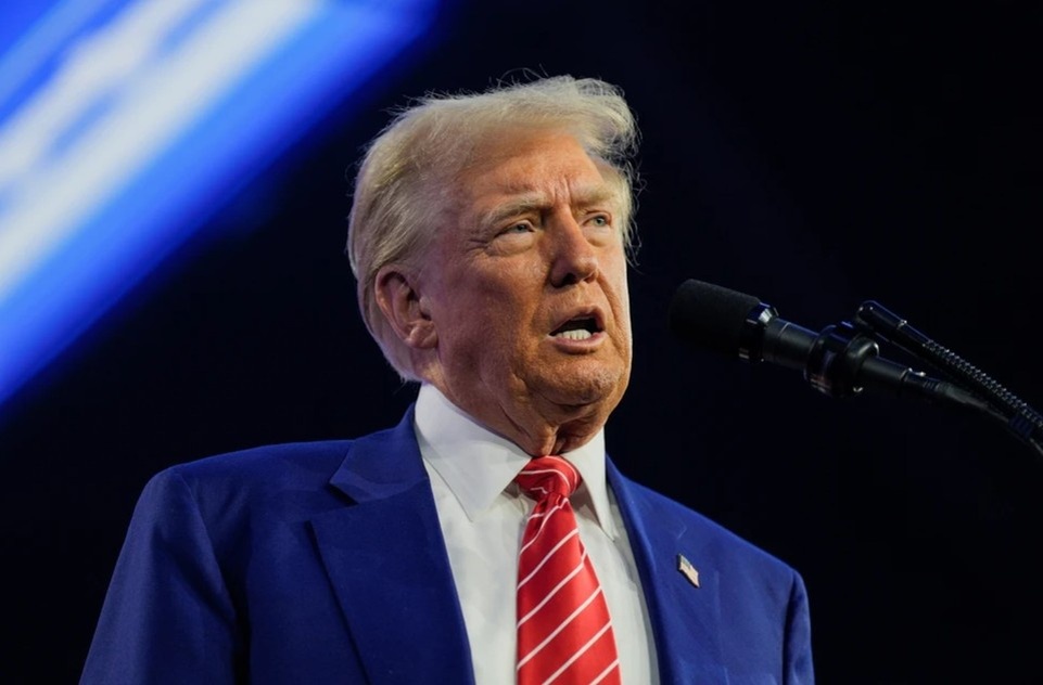    Трамп заявил, что был взбешен решением Нетаньяху ударить по Бейруту REUTERS