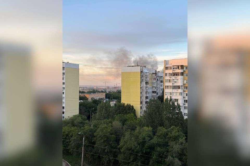    Для тушения пожара привлечены 68 человек и 19 единиц техники Предоставлено "Комсомолке"
