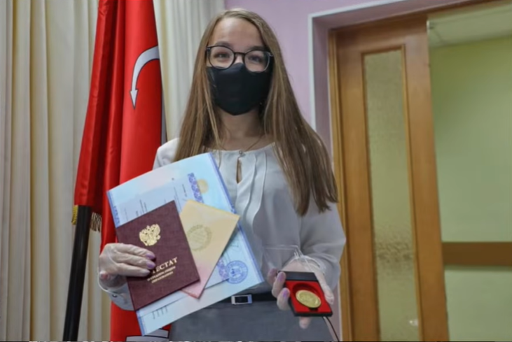 Скандал на шоу Малахова: возрадился рынок фейковых дипломов, "корочку" теперь можно купить за 20 тыс руб.