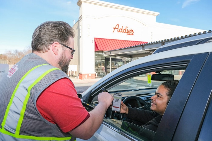 Модель обслуживания drive-thru. / Фото: foodinstitute.com