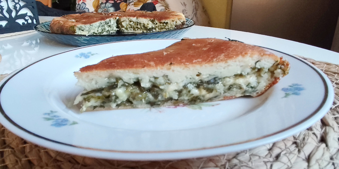 Заливной пирог на кефире с зеленью и сыром