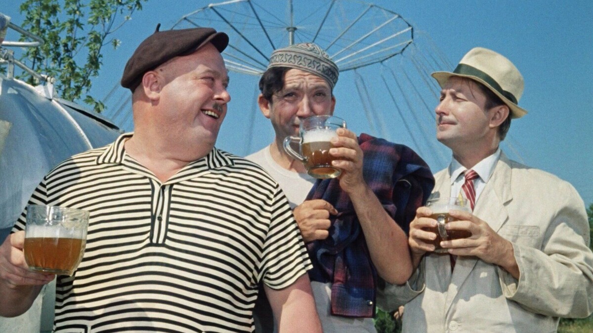    Кадр из фильма «Кавказская пленница, или Новые приключения Шурика» (1966, 6+, режиссёр Леонид Гайдай, «Мосфильм»)   www.kinopoisk.ru