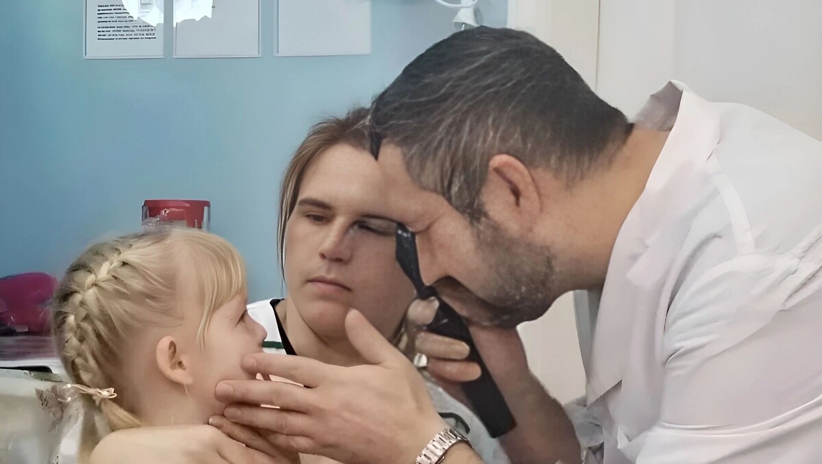    врач и юная пациентка   Пресс-служба министерства здравоохранения Хабаровского края