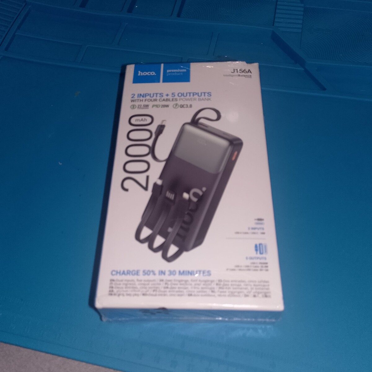     Коробка Hoco J122A: заявлены 20000 mAh, быстрый выход 22.5 W и PD 20 W.