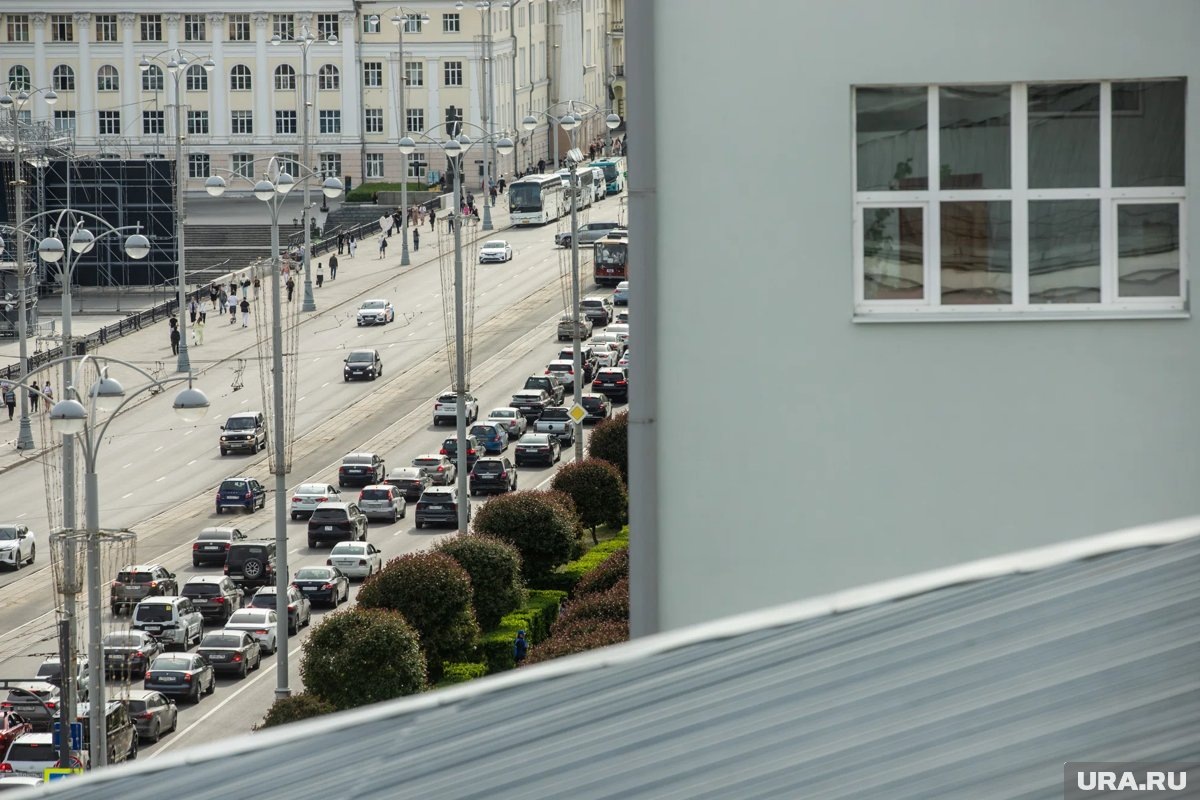     Ранее взрывы прогремели в Днепропетровске