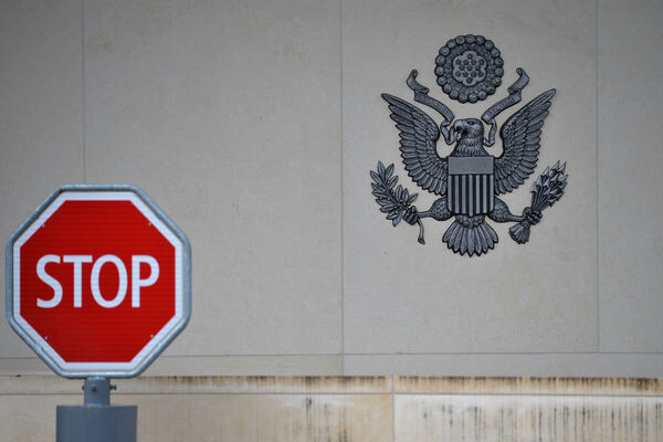 Герб США на здании миссии США при международных организациях в Женеве / Алексей Витвицкий/РИА «Новости»   📷