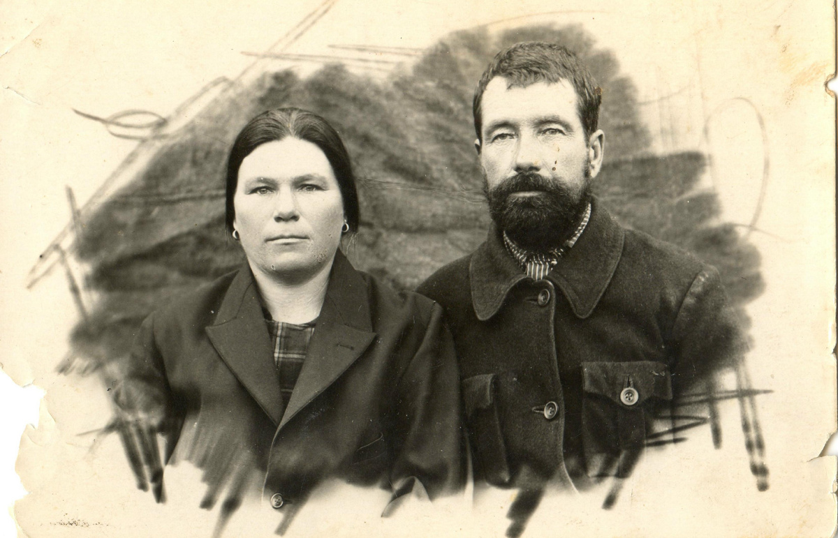 Родители С.А. Смолякова.  Отец Авксентий Константинович и мать.е Хабаровский кр., 1930-е