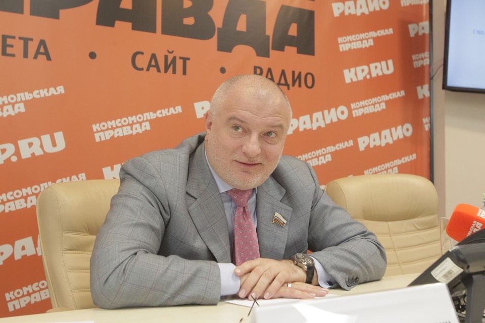   "Эта война Украиной проиграна, они держатся только за счет постоянных внешних вливаний", — сказал сенатор. Александр ШПАКОВСКИЙ
