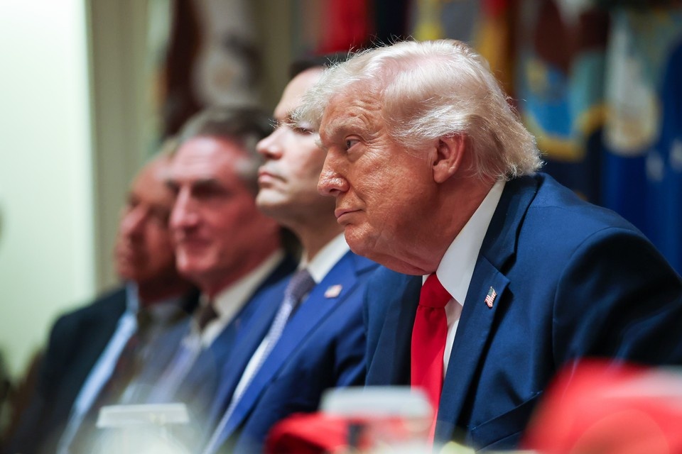    Трамп заявил Путину, что готов оказать воздействие на Евросоюз в вопросе Украины REUTERS
