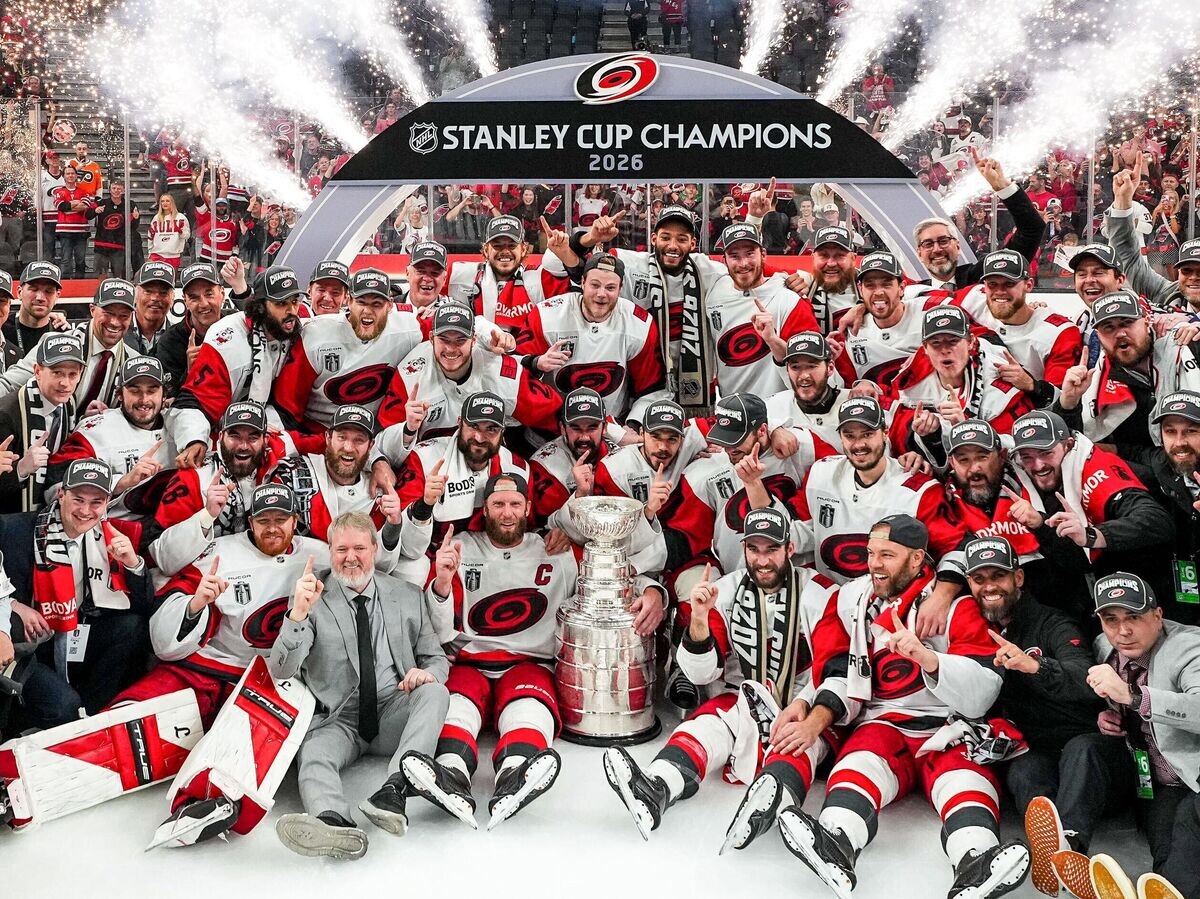    Хоккеисты "Каролины Харрикейнз" | © Фото : x.com/nhl