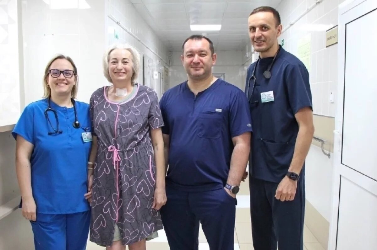    Пациентка Кира Александровна, врач-анестезиолог-реаниматолог Марина Тарвердиева, заведующий хирургическим отделением №3 Алексей Новиков, заведующий отделением анестезиологии и реанимации Евгений Епифанов