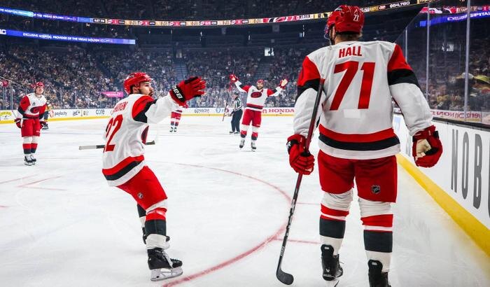 Обложка © Х / Carolina Hurricanes
