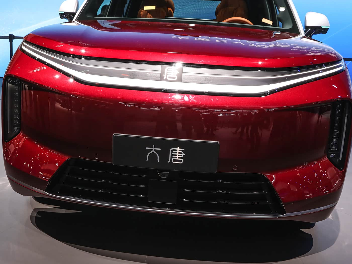 Оформление передней части нового кроссовера BYD Datang