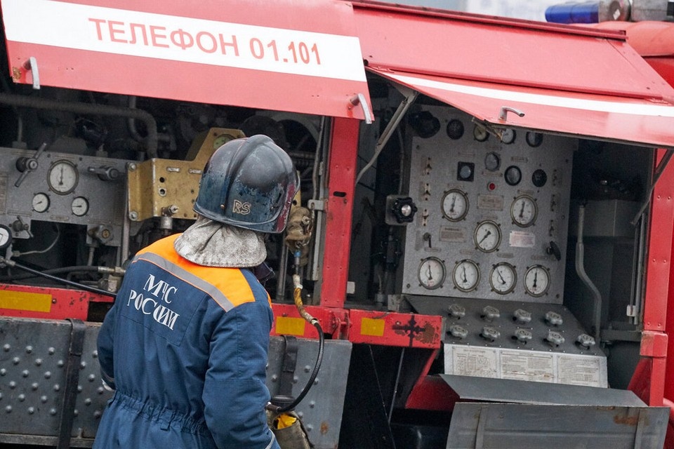    В Новосибирске у ТЦ «Гигант» потушили покрышки. Артем КИЛЬКИН