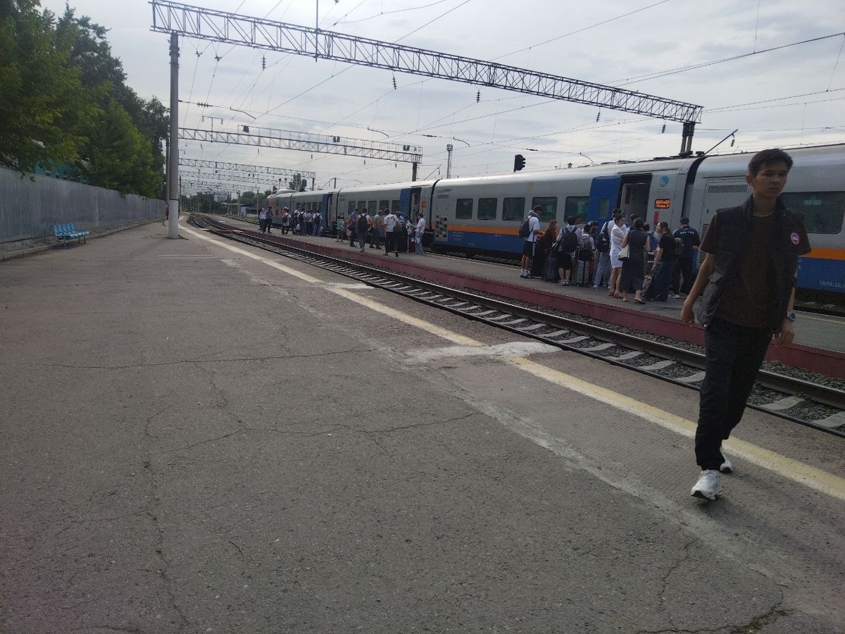 Наш сегодняшний герой — поезд "Тальго"! Фото сделано мной для публикации.