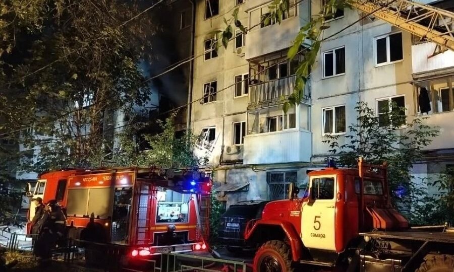 До двух возросло число погибших при пожаре в многоэтажном доме в Самаре