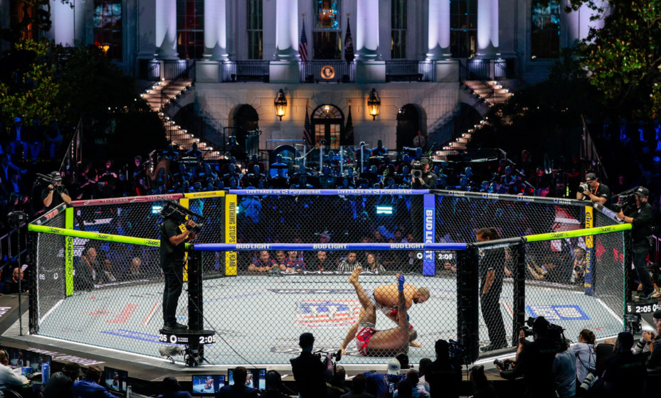    Турнир UFC Freedom 250 прошел в Белом доме. Фото: REUTERS/Evan Vucci