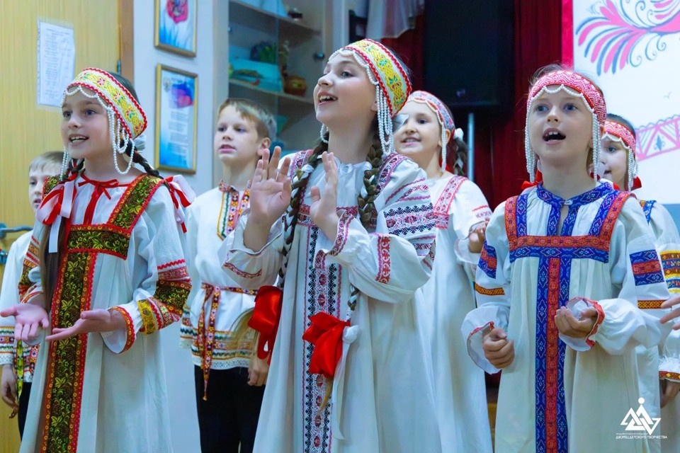    Голоса, которые зажигают сердца: юные артисты фольклорного коллектива «Живинка» Дворца детского творчества. Администрация Владивостока
