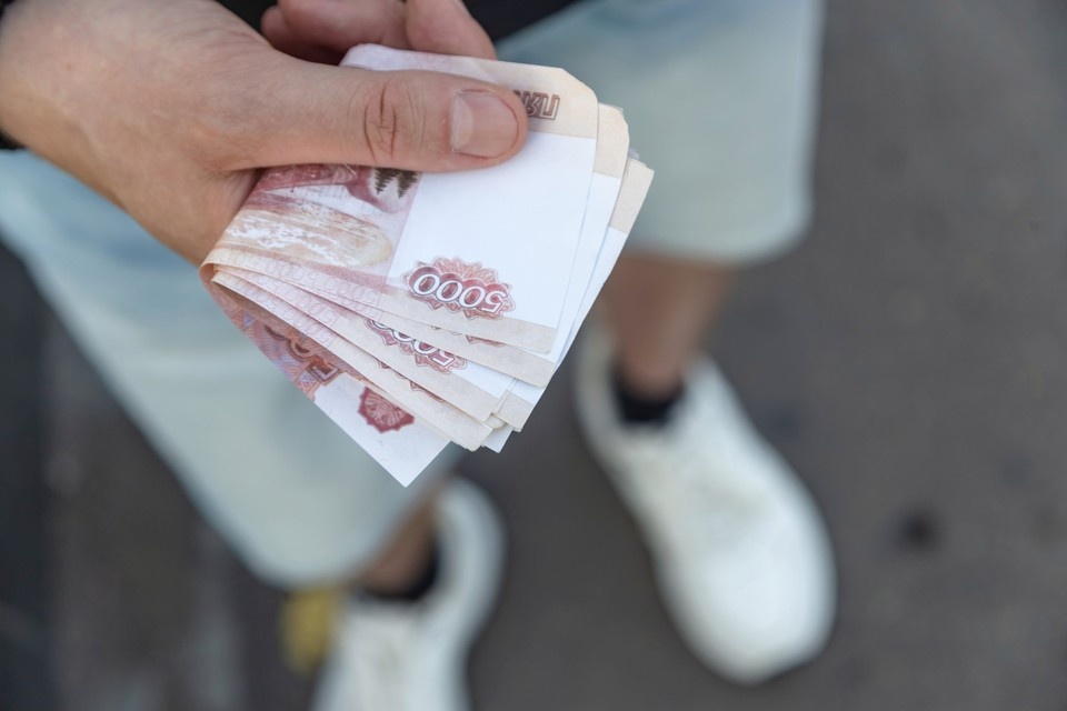    Сибиряк продолжал уклоняться от содержания несовершеннолетнего сына, накопив задолженность. ИВАНОВА Диана