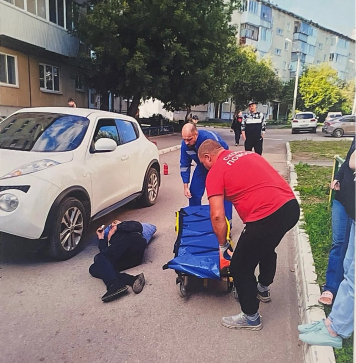    С места ЧП пострадавшего забирала скорая на носилках