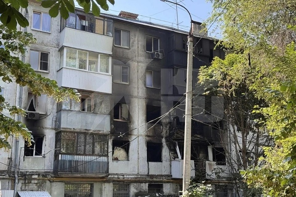    Жилой дом стал похож на заброшку после пожара и взрыва газа. Анастасия СЕМДЯНОВА