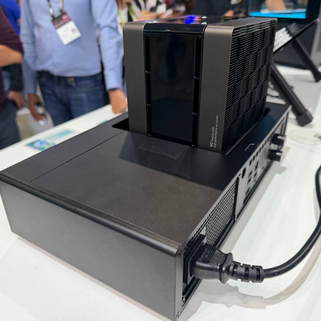    DeepCool показала необычный мини-ПК с полноразмерным процессорным кулером