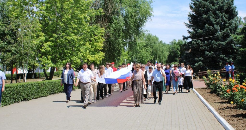 В Зимовниках масштабно отметили День России