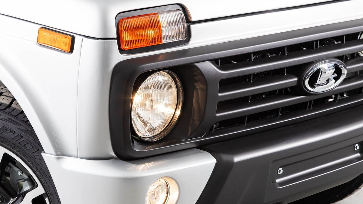    LADA Niva. Фото Everyonephoto Studio / Shutterstock.com
