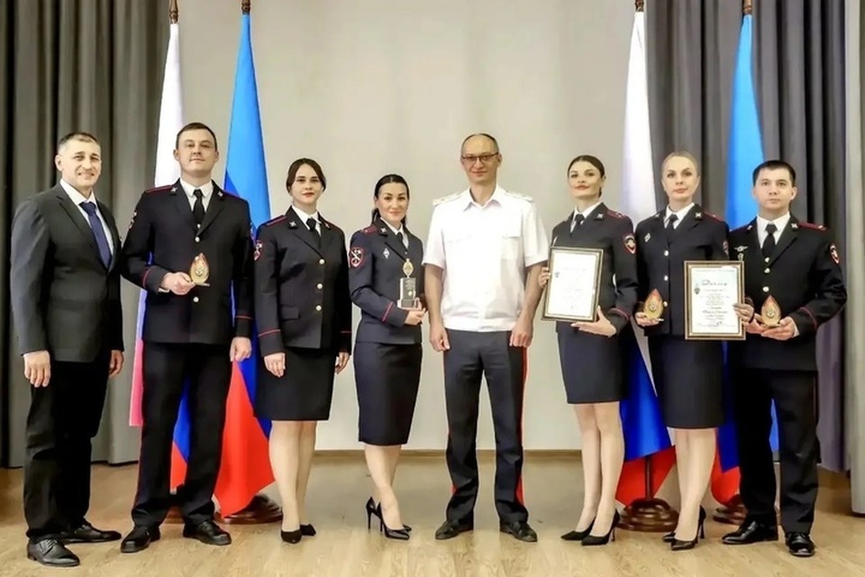    Артиста из ЛНР получил медаль МВД России «За заслуги в службе в особых условиях». ФОТО: Роман Олексин