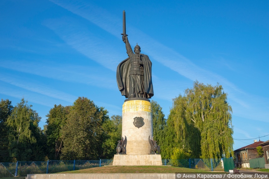 Памятник святому преподобному Илие Муромцу