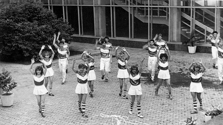 Танцевальный ансамбль Вечное Движение , конец 1970-х. Анапа. Фото из архива Миши Бастера  📷
