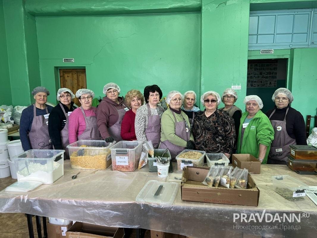    Дружная команда волонтёрского объединения «Полевая кухня Городец»