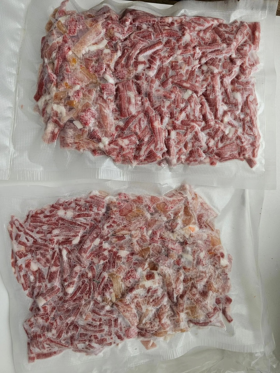 Колбасная нарезка на солянку или 🍕 пиццу-здорово экономит время когда нужно что-то бысмтро приготовить