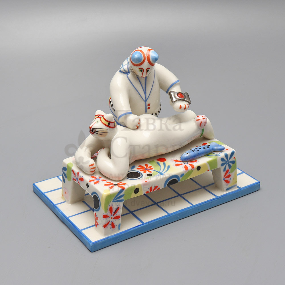 Статуэтка «Массаж», скульптор Розмари Бенедикт (Rosemarie Benedikt​), фарфор, Villeroy&Boch, Германия, 1990-е — 2000-е. Фото с нашего сайта: dvaveka.ru