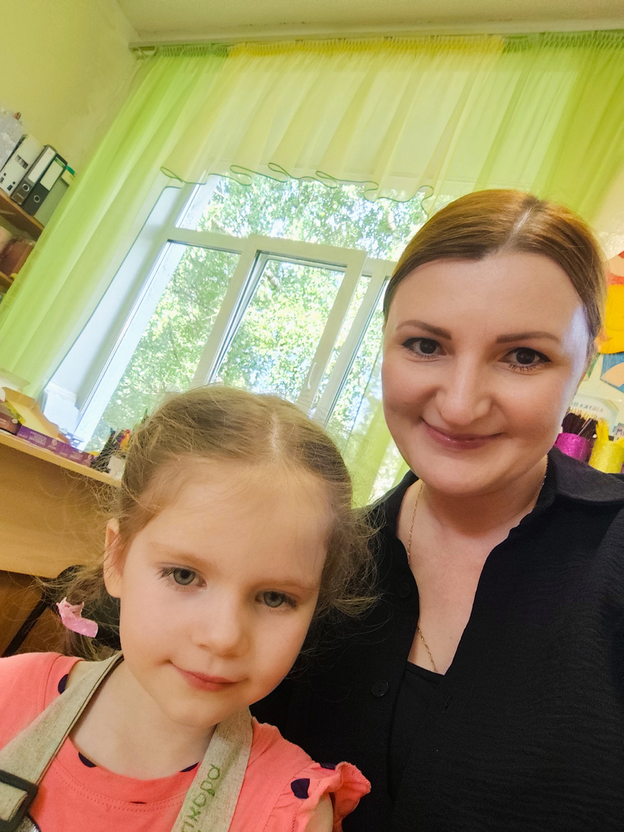 Мы с Лерой на занятии в саду