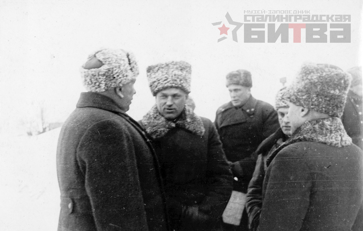 На наблюдательном пункте под Сталинградом. Декабрь 1942 г.