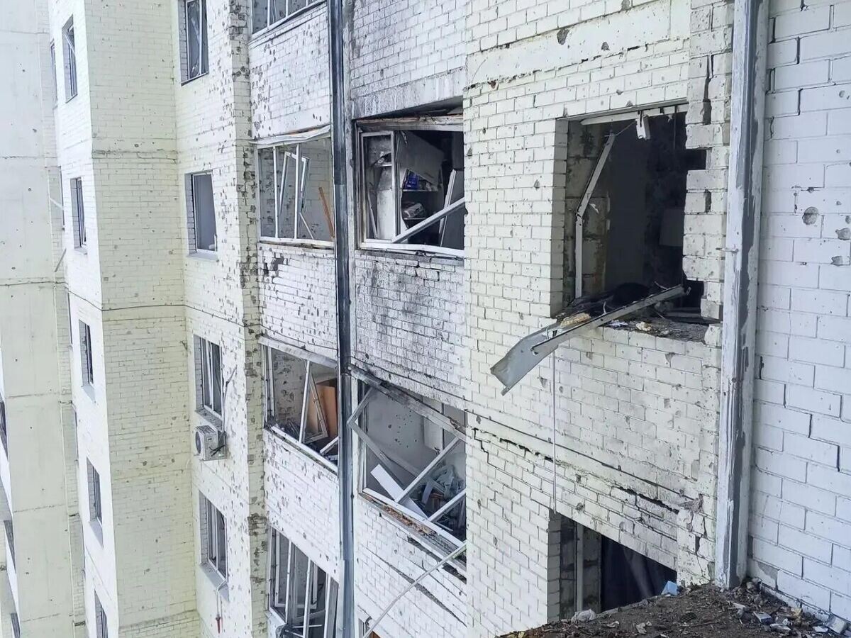    Последствия удара украинского БПЛА в жилой дом в Орле | © Фото : Губернатор Клычков/MAX