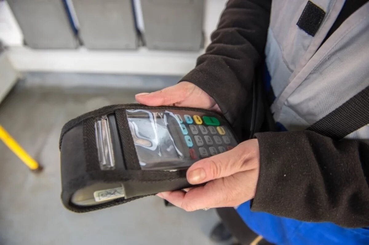    В Саратове запустили в продажу проездную карту «Тройка»
