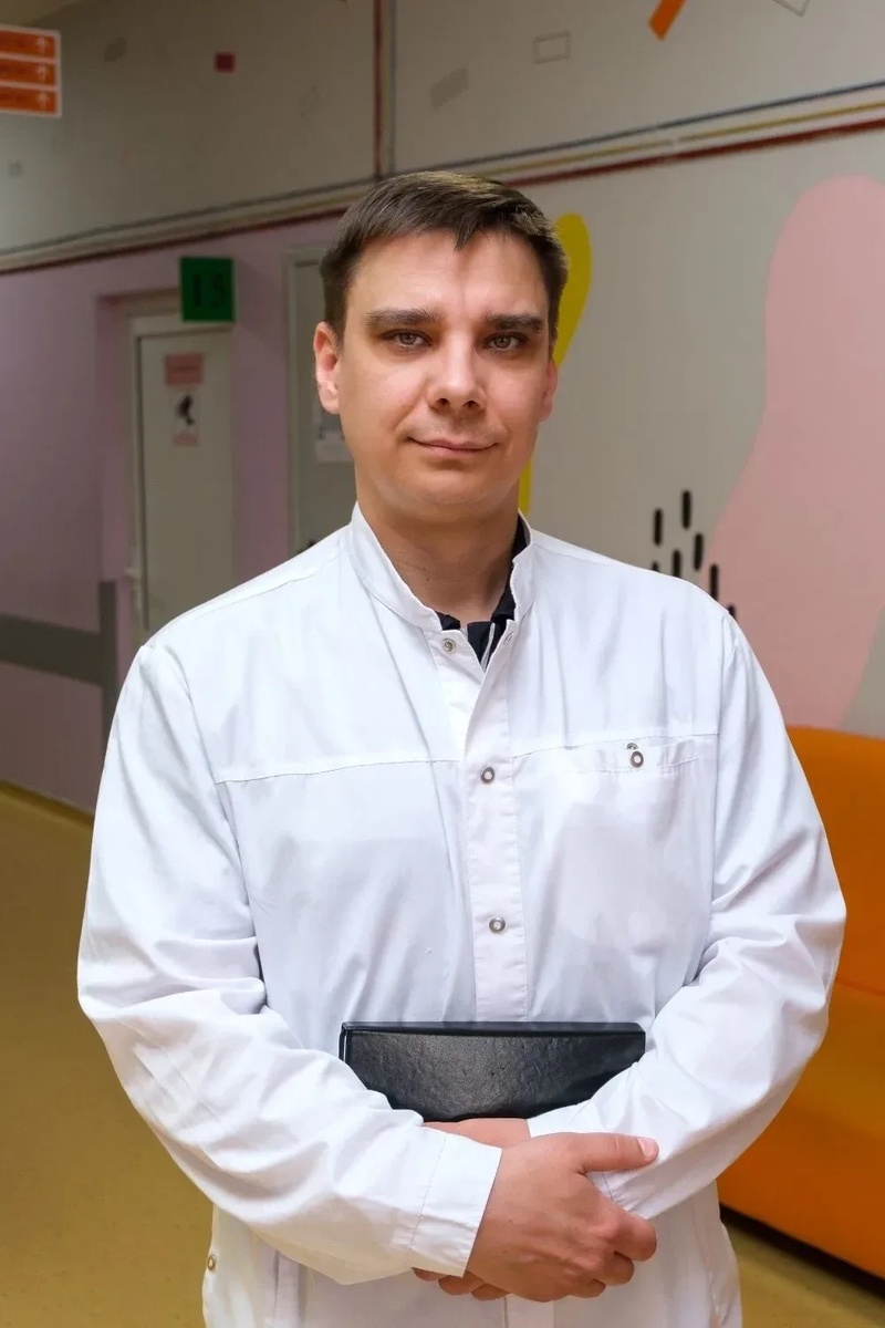 Врач-оториноларинголог Челябинской детской областной больницы Евгений Ратушный