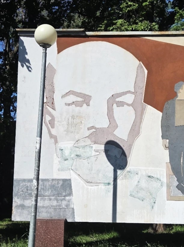 Объект установлен на площадке сквера, с юго-западной стороны от памятника А.Н. Туполеву; является горизонтальным ориентиром сквер © Комитет РТ по охране ОКН 