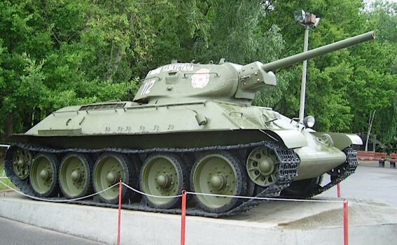 Т-34-76, было выпущено 35 330 машин, плюс еще 26 тысяч модели Т-34-85