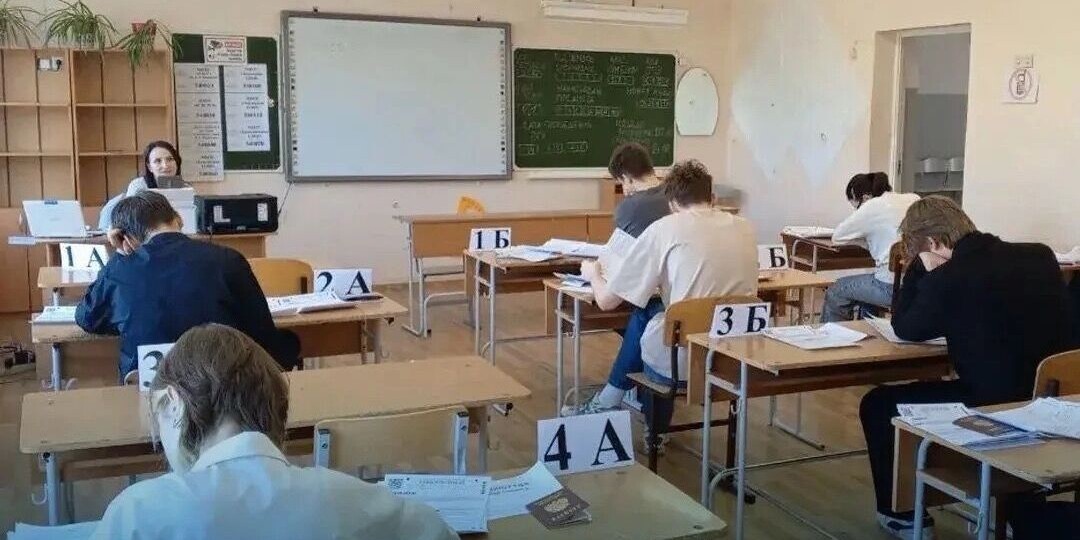 Красноярские школьники узнали первые результаты ЕГЭ: почти 50 стобалльников