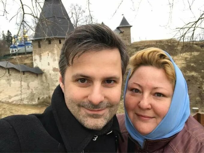 https://lady.mail.ru/article/570340-aktrisa-yuliya-sules-podelilas-sekretom-krepkogo-braka/