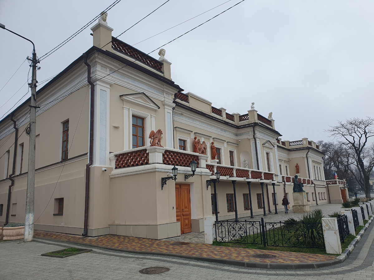 Вид на дом Айвазовского, ныне - всемирно известную картинную галерею в Феодосии